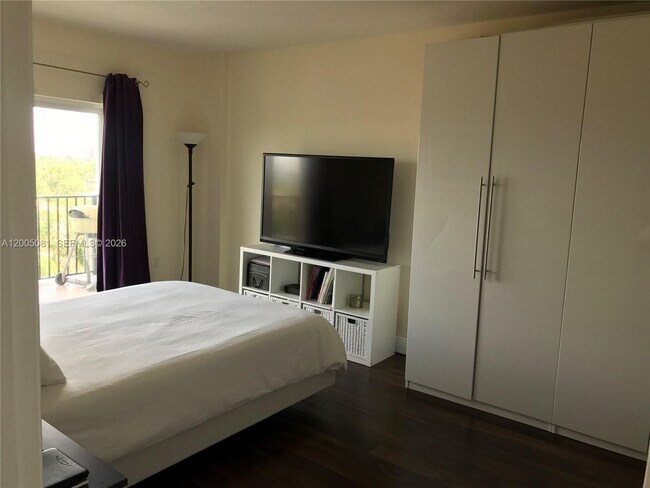 Building Photo - 1627 SW 37th Ave