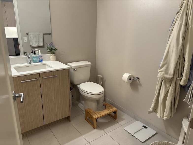 Building Photo - 229 S Peoria St