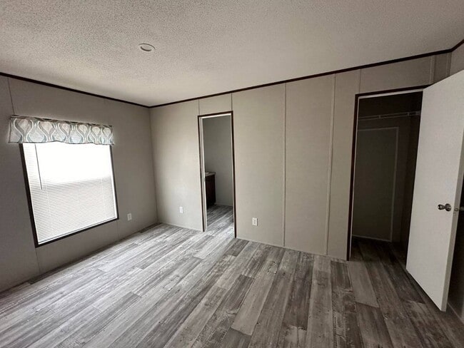 Building Photo - 3150 Plateau Dr