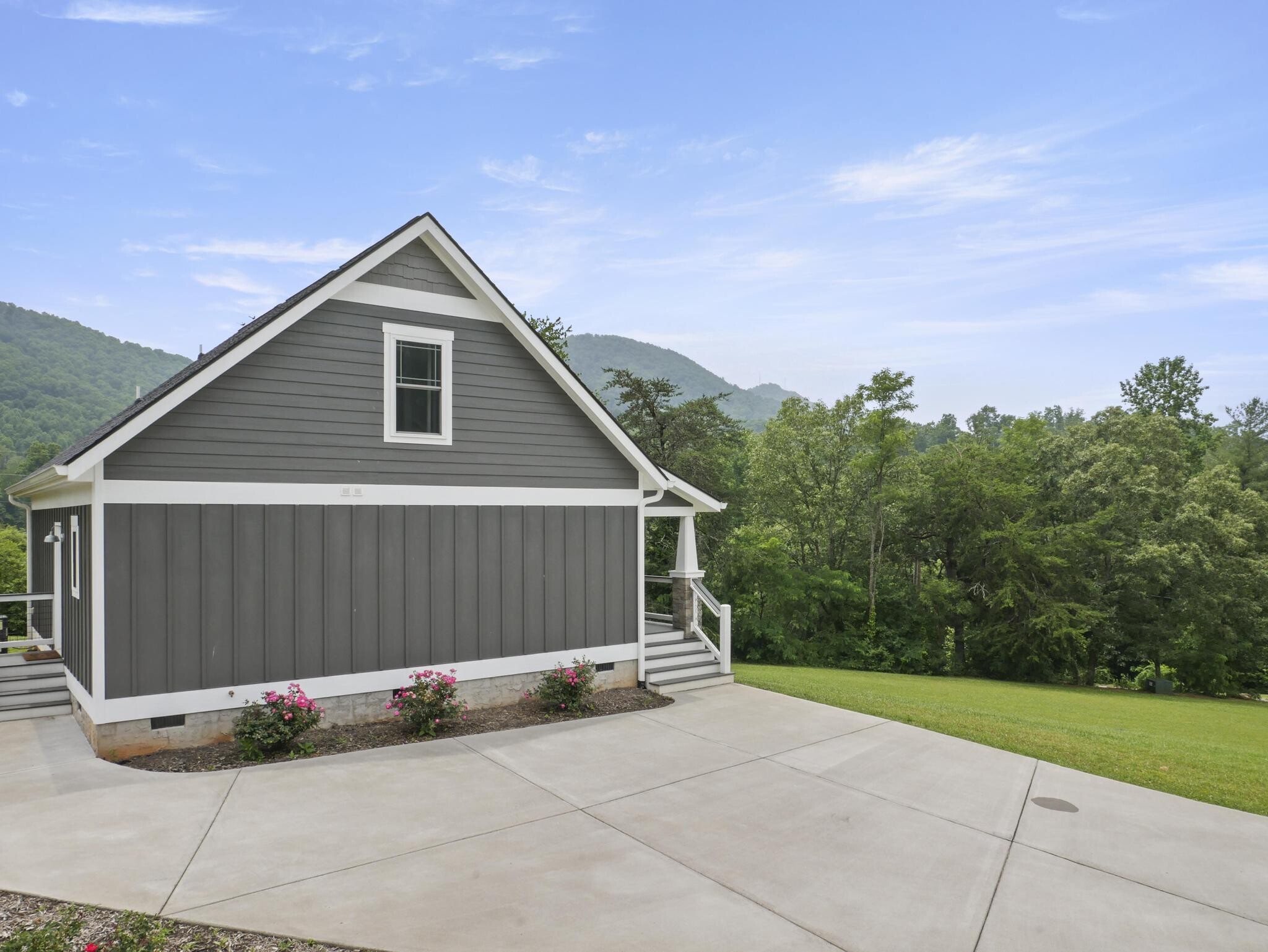 Building Photo - 105 Bobby Ridge Dr