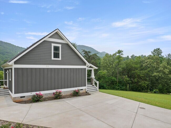 Building Photo - 105 Bobby Ridge Dr