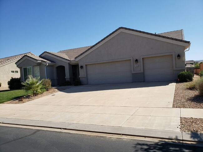 Building Photo - Single Level Home in Sun River