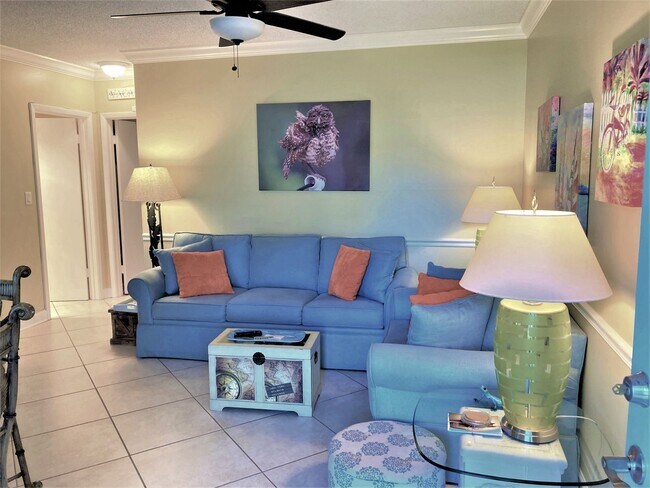 Building Photo - AVAILABLE  August 1-2026.....Nice One Bedroom $1,850/month Centrally Located on Marco Island...