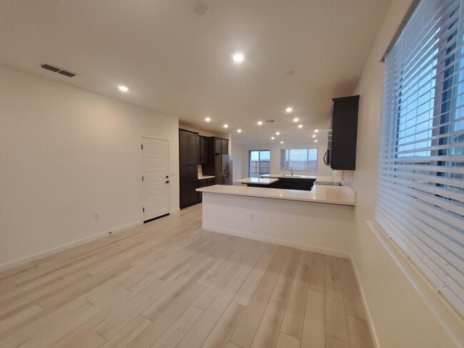 Building Photo - 5361 Lopez Lk Wy