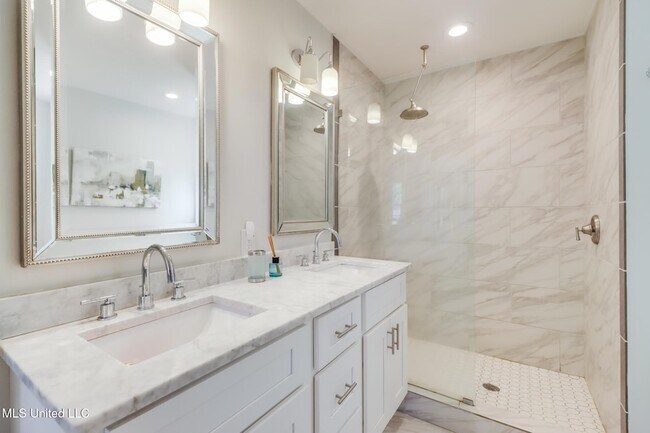 Building Photo - 187 Bilmarsan Dr