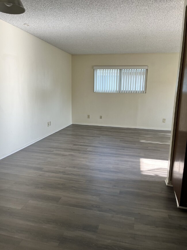 Building Photo - Cozy 2 bedroom / 1 bathroom in Port Hueneme