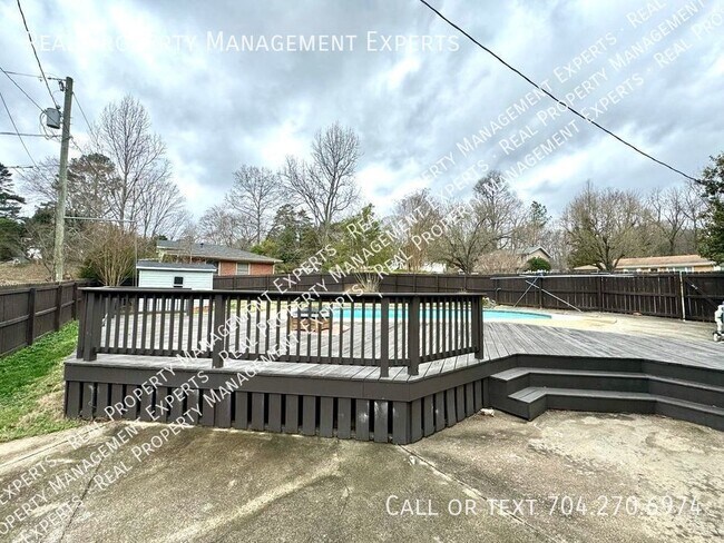 Building Photo - Stunning 4BR/3BA Home in Charlotte!