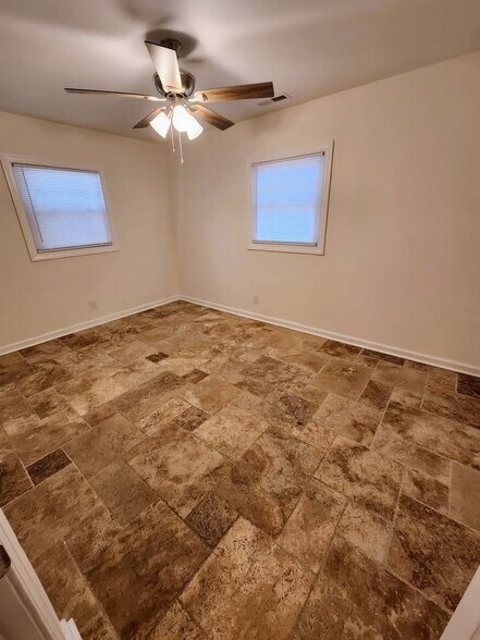 Building Photo - 1013 Rosedale Ave