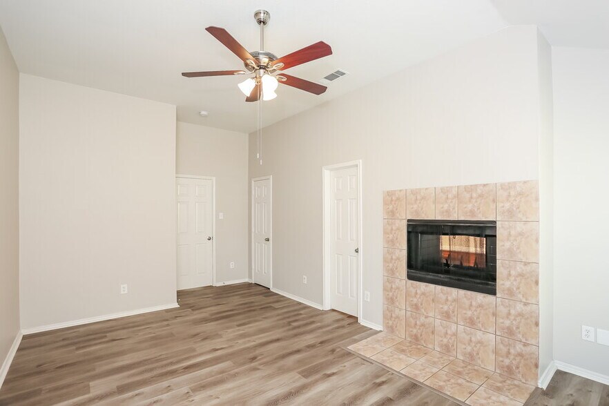 Building Photo - 5741 Lionfish Way