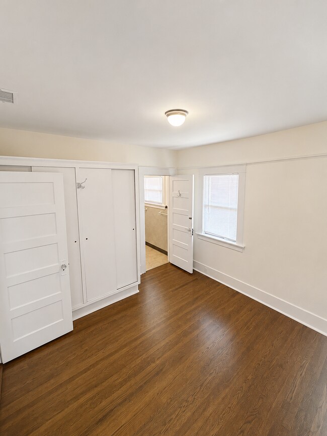 Building Photo - 120 H Ave