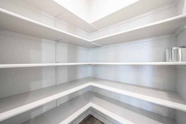 Building Photo - 225 New Hampton Wy