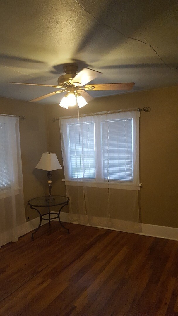 Building Photo - UNM - NOB HILL 2 Bedroom HOUSE 1  Bath PARKING