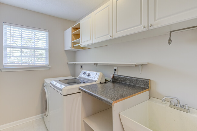 Building Photo - 2112 Echo Glen Ln