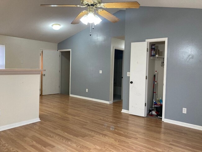 Building Photo - Weather is Cold .. This Property is H*O*T