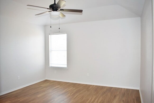 Building Photo - 6912 Brookdale Dr