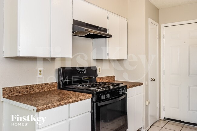 Building Photo - 14912 Oakwood Ln