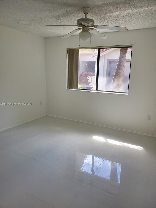 Building Photo - 3256 Coral Lake Ln