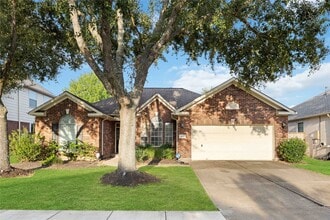 Building Photo - 8615 Saratoga Dr