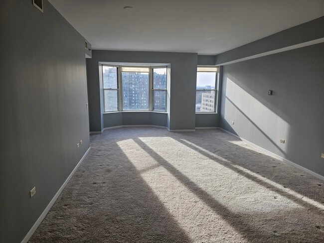 Building Photo - 77 S Evergreen Ave