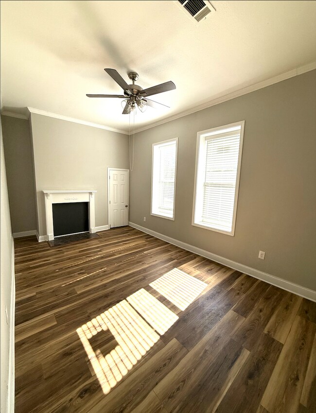 Building Photo - Grove St