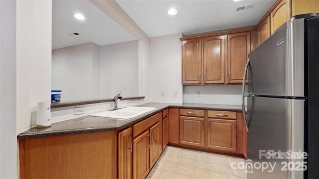 Building Photo - 407 Ranelagh Dr