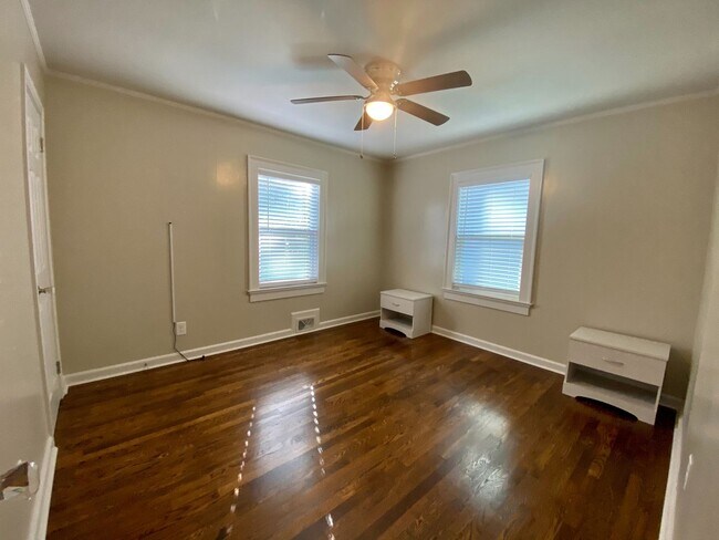 Building Photo - 595 Pinecrest Dr