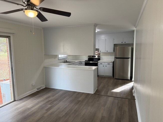 Building Photo - Newly Renovated 3-Bedroom Ranch with Spacious Yard!