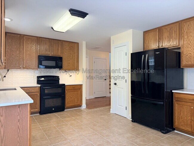 Building Photo - 305 Holly Thorn Trace