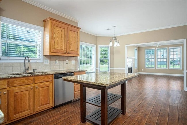 Building Photo - 1098 Fountain Lakes Ct