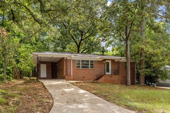 Building Photo - Newly Renovated Center Point Home