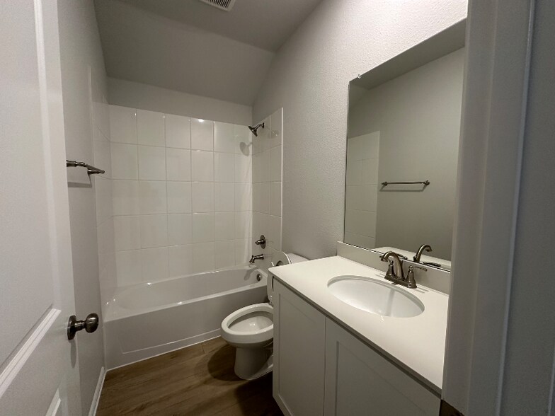 Building Photo - 515 Frst Hvn Dr