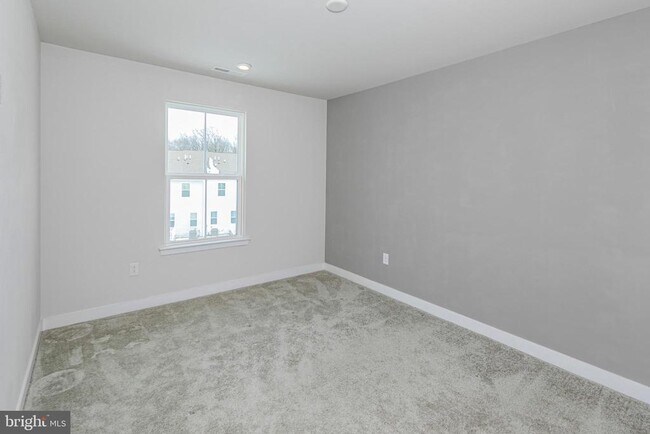 Building Photo - 2410 Lenox Dr