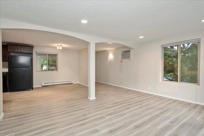 Building Photo - Exceptional 2 Bedroom, 2 Bathroom Apartment Living in Boise’s North End!
