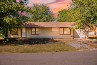 Building Photo - 3009 SE 18th St