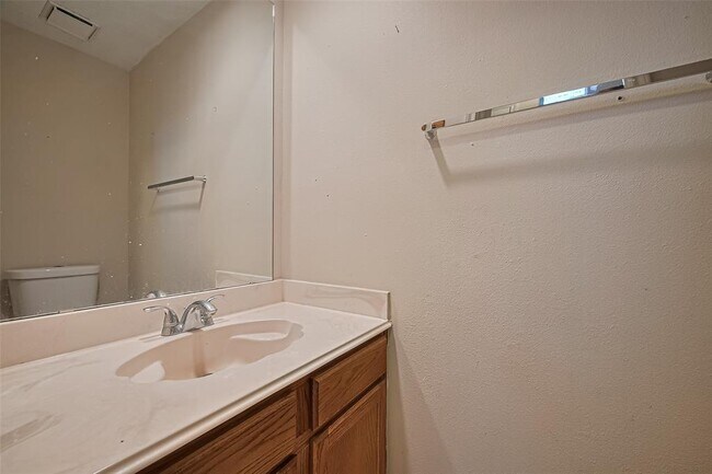 Building Photo - 3812 Redbud Dr