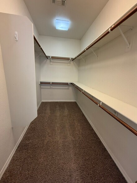 Building Photo - 2117 Buena Vista Dr