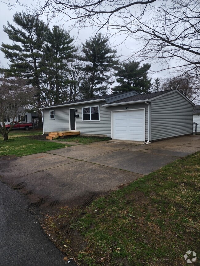 Building Photo - 1200 Hollar Ln