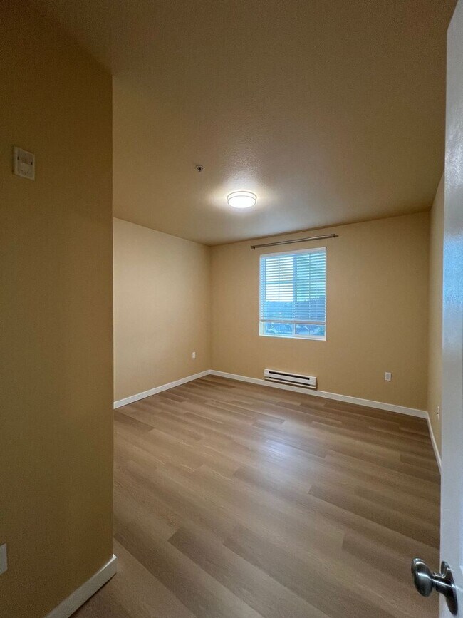 Building Photo - Beautiful Waterford Crossing 2 bedroom Condo