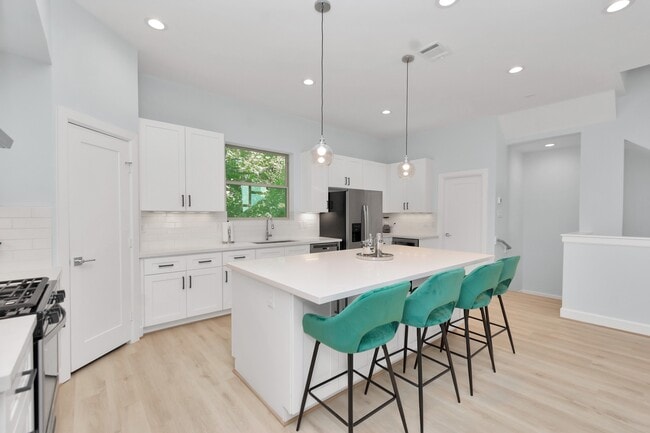 Building Photo - 3310 Pease St