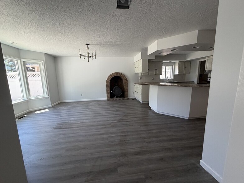 Building Photo - 174 S 600 E