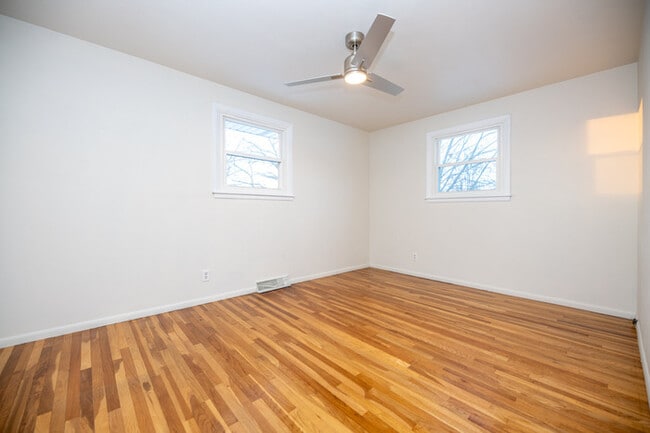 Building Photo - Home in Far North Peoria