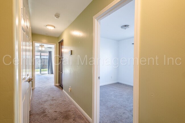 Building Photo - 3 Bedroom/2 Bath Home in Tyner Ranch - $22...