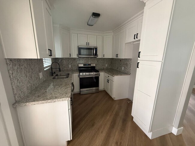 Building Photo - Multi Generation Home 4 Bedroom 3 Bath