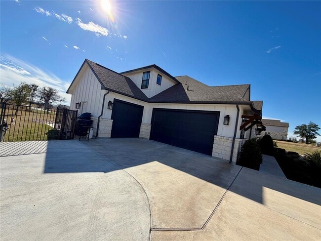 Building Photo - 217 Northcrest Dr