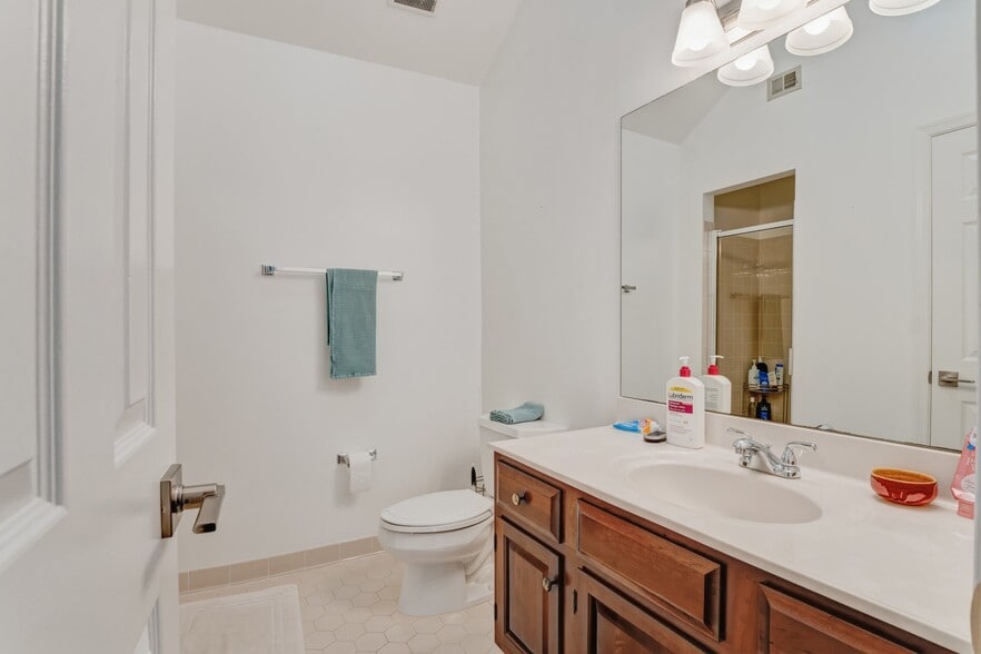 Building Photo - 10219 Aspen Willow Dr