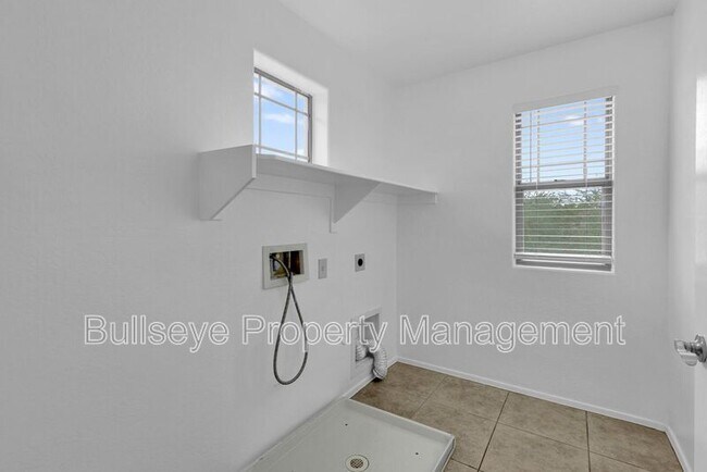 Building Photo - 2581 S Penrose Dr