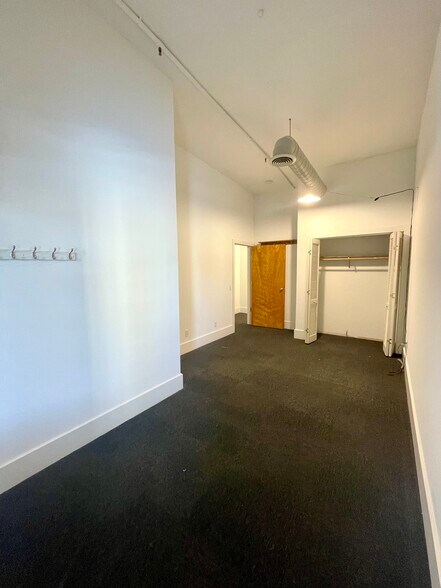 Building Photo - 122 N 3rd St