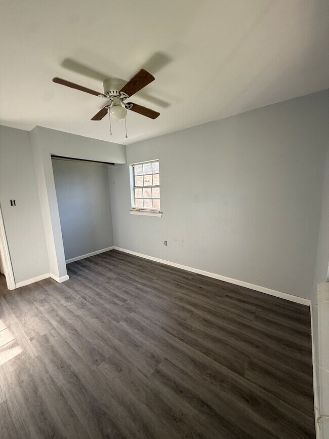 Building Photo - 7467 Glenetta Ct
