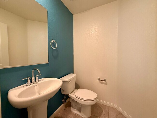 Building Photo - NEVER LIVED IN 4 BED 2.5 BATH 2 CAR GARAGE SINGLE FAMILY HOME FOR RENT!