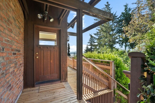 Building Photo - 4Bd/2.75Ba Seattle House